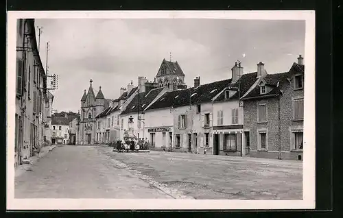 AK Charly-sur-Marne, La Place