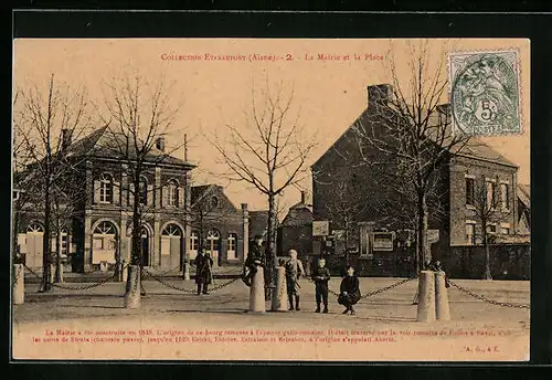 AK Etreaupont, La Mairie et la Place