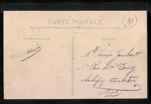 AK Etreaupont, La Mairie et la Place