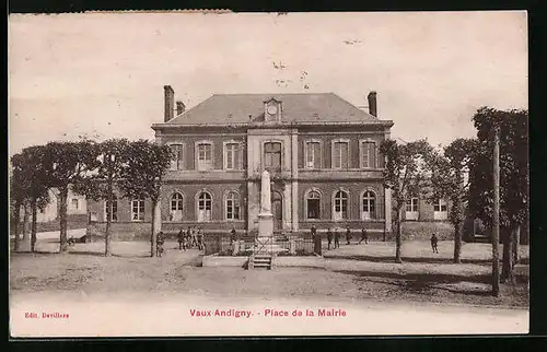 AK Vaux Andigny, Place de la Mairie