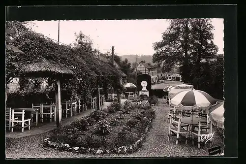 AK Corneville-sur-Risle, Hostellerie des Cloches, La terrasse