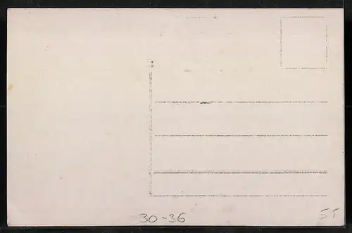 AK Soldaten der österreichischen Armee mit einem Artilleriegeschütz am Waldrand