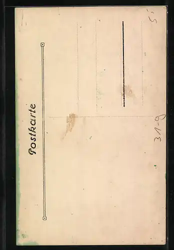 AK Junger Mann sitzt mit seiner Gitarre im Garten