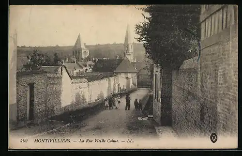 AK Montivilliers, la Rue Vieille Cohue