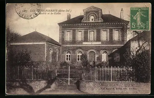 AK Les Trois-Pierres, la Mairie et les Ecoles