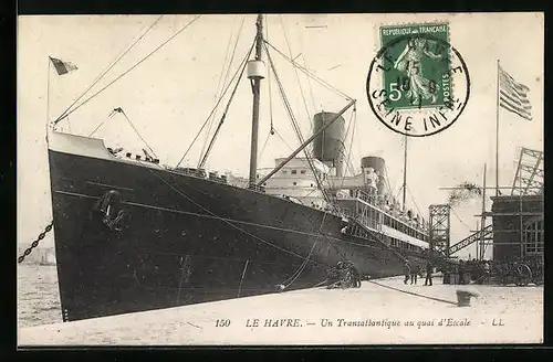 AK Le Havre, un Transatlantique au quai d'Escale