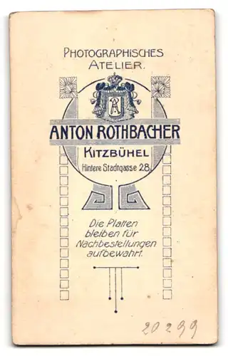 Fotografie Anton Rothbacher, Kitzbühel, Hintere Stadtgasse 28, Junger Mann im Anzug mit Krawatte