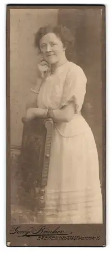 Fotografie Georg Brinker, Bremen-Neustadt, Westerstr. 10, Junge Dame in weisser Kleidung