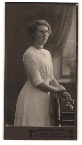 Fotografie Chr. Jessen, Delmenhorst, Luisenstr. 3, Junge Dame im weissen Kleid