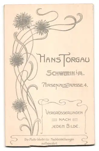 Fotografie Hans Torgau, Schwerin i. M., Arsenalstr. 4, Bürgerliches Paar mit einer Tochter