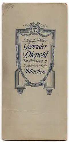 Fotografie Gebrüder Diepold, München, Zweibrückenstr. 2, Junger Herr in eleganter Kleidung