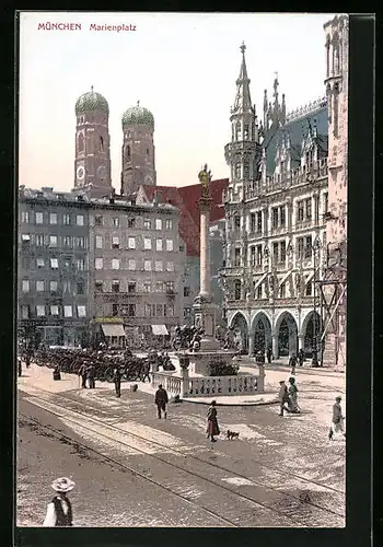 AK München, die Frauenkirche vom Marienplatz aus gesehen