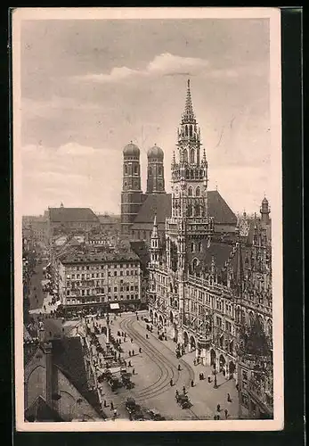AK München, Marienplatz mit Rathaus und Frauenkirche