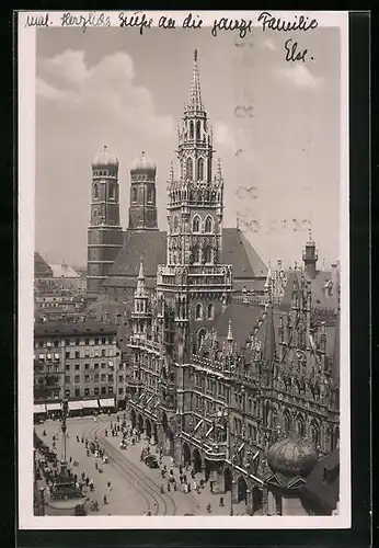 AK München, Blick auf das Rathaus und die Frauenkirche