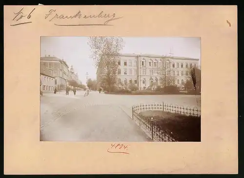 Fotografie Brück & Sohn Meissen, Ansicht Frankenberg, Humboldstrasse mit Bürgerschule, Schule, Schulhaus