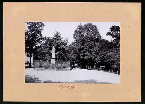 Fotografie Brück & Sohn Meissen, Ansicht Oschatz, Platz am Kriegerdenkmal