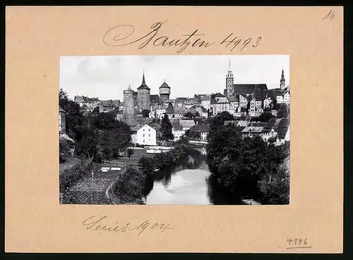 Fotografie Brück & Sohn Meissen, Ansicht Bautzen, Stadtansicht mit Partie an der Spree