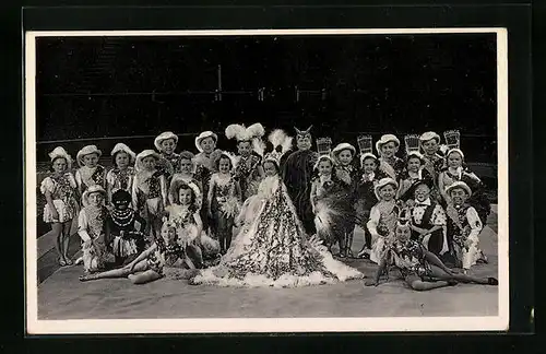 AK München-Solln, Circus-Stadt Liliput, C. H. Schäfers, Liliputaner im Kostüm