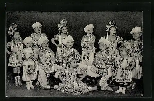 AK C. H. Schäfers Märchenstadt Lilliput, Liliputaner als Künstler im Kostüm