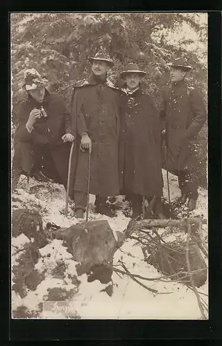 Foto-AK Vier Herren im verschneiten Wald