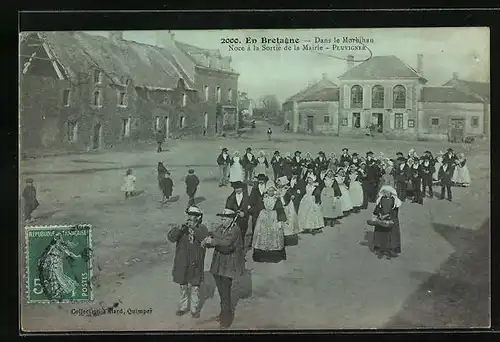 AK Pluvigner, Dans le Morbihan - Noce a la Sortie de la Mairie