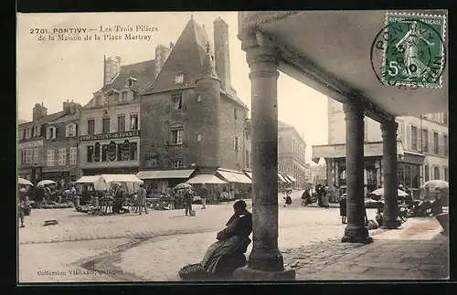 AK Pontivy, Le Trois Piliers de la Maison de la Place Martray