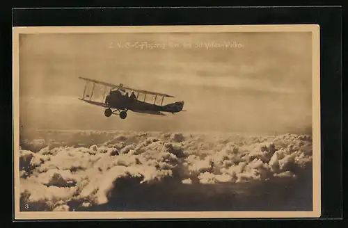 AK L.V.G.-C-Flugzeug über den Schäfchen-Wolken, Militärflugzeug