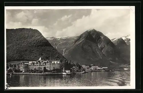 AK Balhom, Koiknes Hotel mit Uferpartie