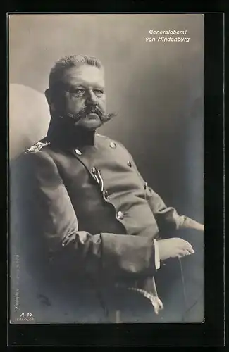 AK Generalfeldmarschall Paul von Hindenburg in einem Sessel