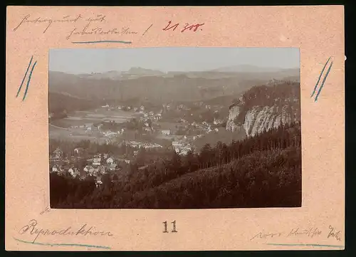 Fotografie Brück & Sohn Meissen, Ansicht Oybin, Blick auf den Ort mit Berg Oybin