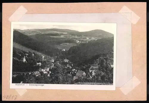 Fotografie Brück & Sohn Meissen, Ansicht Kipsdorf i. Erzg., Blick auf den Ort Rückseite mit Ansichtskarte als Belegstück