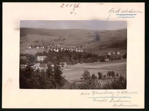 Fotografie Brück & Sohn Meissen, Ansicht Neuhausen i. Erzg., Blick auf den Ort mit Wohnhäusern