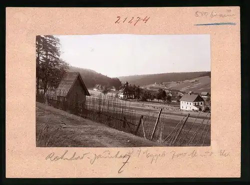 Fotografie Brück & Sohn Meissen, Ansicht Rehefeld-Zaunhaus, Blick auf den Ort mit Kapelle
