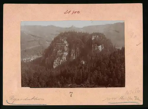 Fotografie Brück & Sohn Meissen, Ansicht Oybin, Blick auf den Berg Oybin mit Scharfenstein