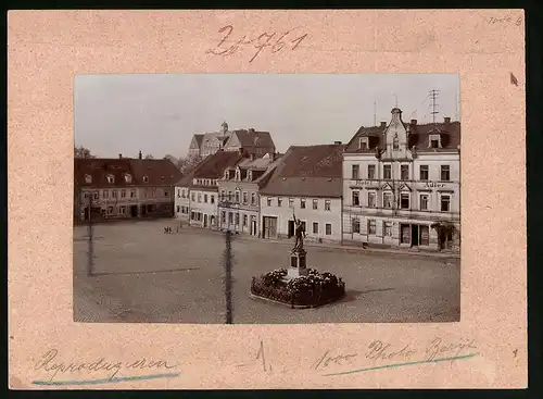 Fotografie Brück & Sohn Meissen, Ansicht Wilsdruff, Blick auf den Markt mit Denkmal, Hotel Adler, Geschäft Springklee