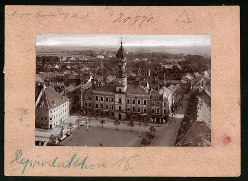 Fotografie Brück & Sohn Meissen, Ansicht Grossenhain i. Sa., Blick auf die Stadt mit Platz am Rathaus