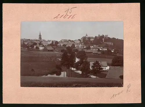 Fotografie Brück & Sohn Meissen, Ansicht Frauenstein i. Erzg., Blick auf den Ort mit Kirche und Ruine