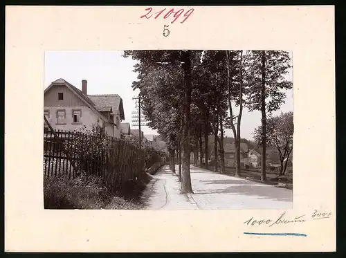 Fotografie Brück & Sohn Meissen, Ansicht Zöblitz, Blick in die Bahnhofstrasse mit Wohnhäusern