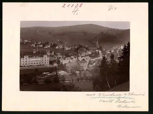 Fotografie Brück & Sohn Meissen, Ansicht Neuhausen i. Erzg., Blick auf die Stadt mit Schwitters Blumenfabrik