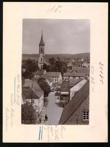 Fotografie Brück & Sohn Meissen, Ansicht Neuhausen i. Erzg., Blick in die Hauptstrasse zur Kirche