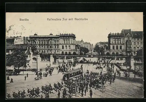 AK Berlin, Hallesches Tor mit Hochbahn und Militärparade, Strassenbahn