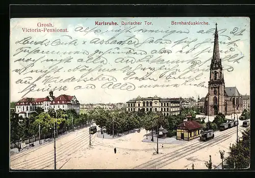 AK Karlsruhe, Durlacher Tor mit Victoria-Pensionat, Bernharduskirche und Strassenbahn