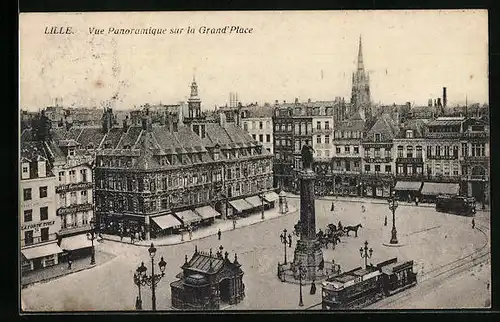 AK Lille, Vue panoramique sur la Grand`Place, Strassenbahn