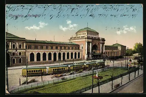 AK Mannheim, Bahnhofsgebäude mit Strassenbahn