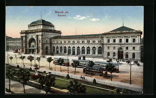 AK Mannheim, Bahnhof hinter Anlagen, Strassenbahnen