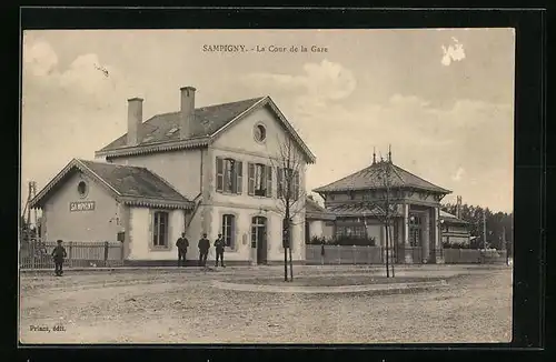 AK Sampigny, La Cour de la Gare
