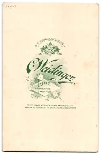 Fotografie C. Weidinger, Linz, Promenade 3 Mohren, Kleines Mädchen im weissen Kleid