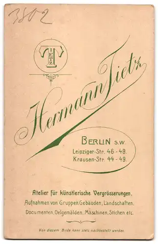 Fotografie Hermann Tietz, Berlin-SW, Leipziger-Str. 46-49, Elegant gekleideter Herr mit Zwicker und Schnauzbart