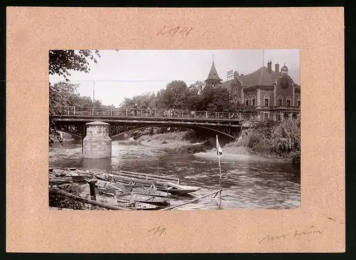 Fotografie Brück & Sohn Meissen, Ansicht Spremberg / Lausitz, Blick auf die Lange Brücke mit Postamt