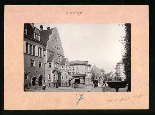 Fotografie Brück & Sohn Meissen, Ansicht Apolda, Strassenpartie am Stadthaus mit Kiosk, Brunnen